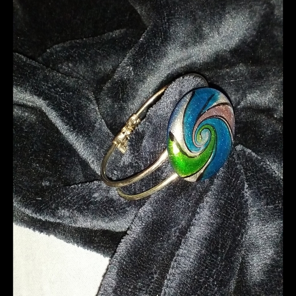 Beautiful  Bracelet - Picture 2 of 2